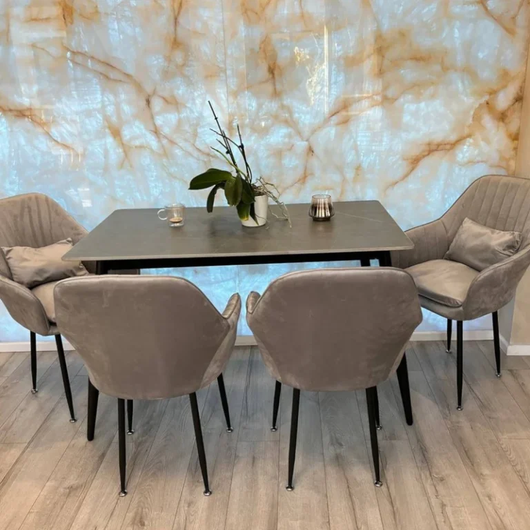 Комплект маса с 4 стола „Български дом“ – модерен и удобен