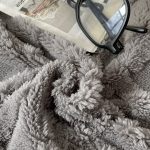 Поларено одеяло 200×230 см – двустранно, 3D ефект, сиво - Image 2
