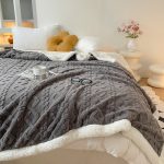 Поларено одеяло 200×230 см – двустранно, 3D ефект, сиво - Image 3