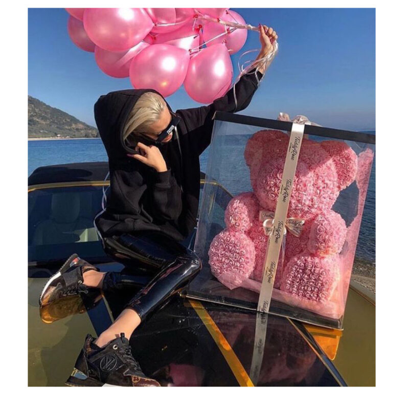 Мече от рози 40 см – Луксозен подарък за специални моменти